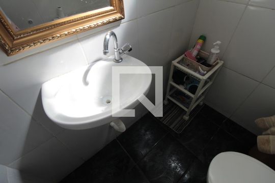 Banheiro Social de casa à venda com 3 quartos, 95m² em Juliana, Belo Horizonte