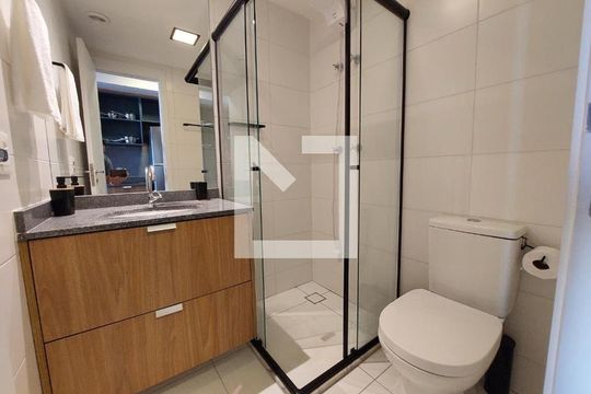 Banheiro de kitnet/studio à venda com 1 quarto, 25m² em Santo Amaro, São Paulo