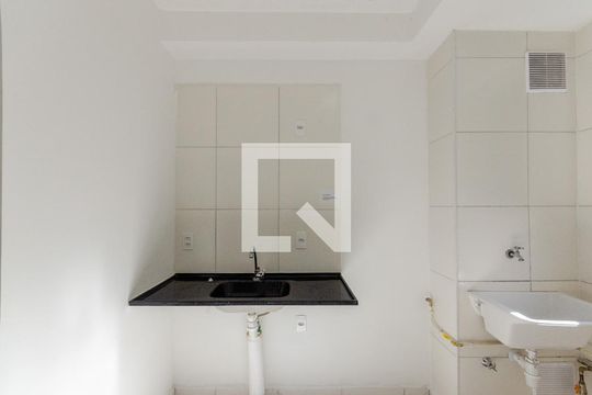 Cozinha de apartamento para alugar com 2 quartos, 39m² em Vila Barreto, São Paulo