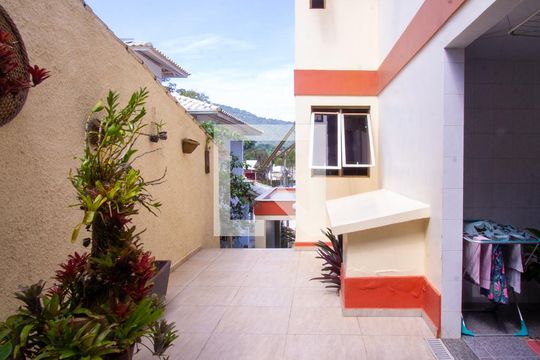 Quintal de casa de condomínio à venda com 5 quartos, 480m² em Itaipu, Niterói