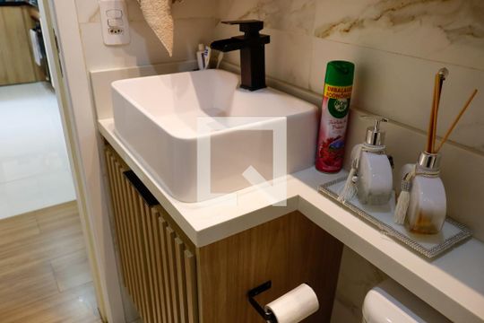 Banheiro de apartamento à venda com 2 quartos, 42m² em Presidente Altino, Osasco