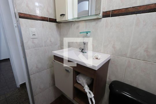 Banheiro de apartamento para alugar com 2 quartos, 60m² em Jardim Três Marias, São Paulo