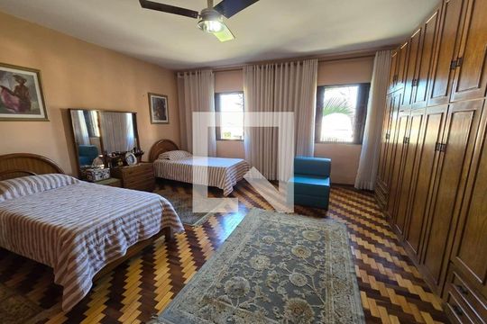 Casa à venda com 3 quartos, 240m² em Vila Guilherme, São Paulo