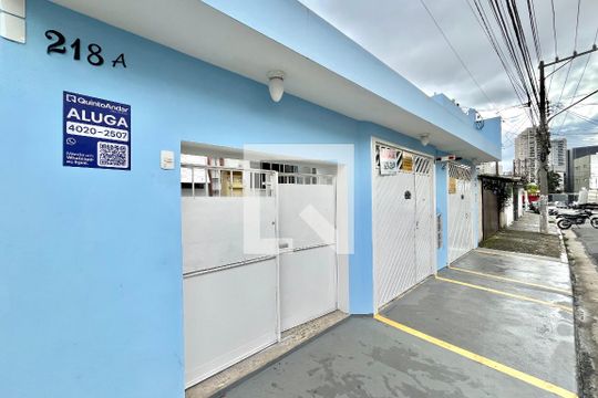 Fachada de casa para alugar com 2 quartos, 50m² em Jardim Prudência, São Paulo