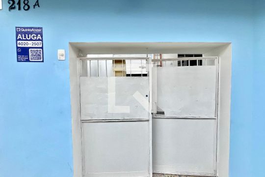 Fachada de casa para alugar com 2 quartos, 50m² em Jardim Prudência, São Paulo