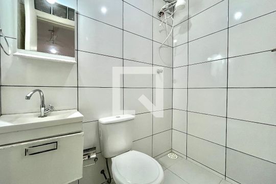 Banheiro Corredor de casa para alugar com 2 quartos, 50m² em Jardim Prudência, São Paulo