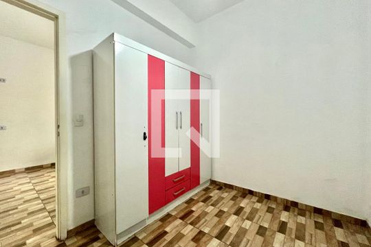 Quarto 2 de casa para alugar com 2 quartos, 50m² em Jardim Prudência, São Paulo