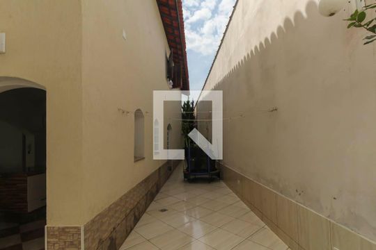 Quintal de casa à venda com 4 quartos, 240m² em Sítio da Figueira, São Paulo