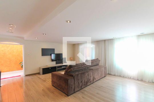 Casa à venda com 4 quartos, 240m² em Sítio da Figueira, São Paulo