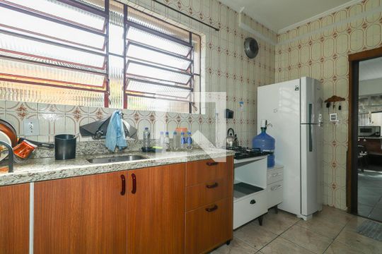 Cozinha de casa à venda com 3 quartos, 150m² em Sarandi, Porto Alegre