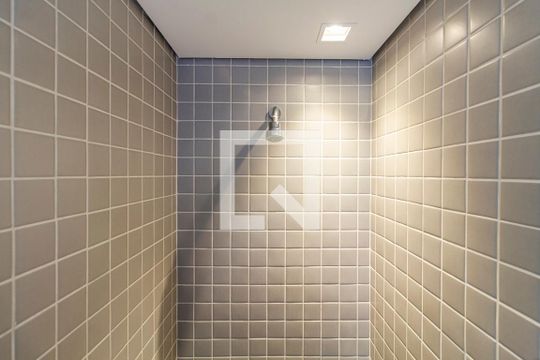Banheiro Suíte de apartamento à venda com 1 quarto, 33m² em Pinheiros, São Paulo