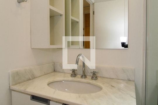 Banheiro de kitnet/studio à venda com 1 quarto, 25m² em Sumarezinho, São Paulo