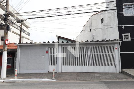 Fachada de casa à venda com 3 quartos, 480m² em Vila Granada, São Paulo