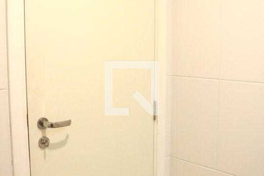 Banheiro de apartamento à venda com 1 quarto, 43m² em Vila Castelo, São Paulo