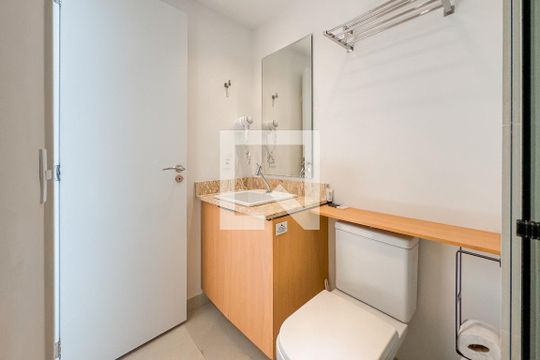 Banheiro de kitnet/studio para alugar com 1 quarto, 25m² em Vila Mariana, São Paulo