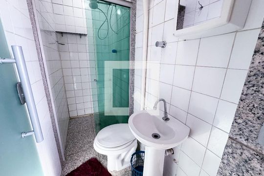 Banheiro de kitnet/studio para alugar com 1 quarto, 20m² em Canaa, Belo Horizonte