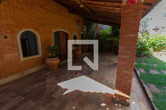 Área Externa de casa à venda com 2 quartos, 100m² em Fazenda Santa Cândida, Campinas