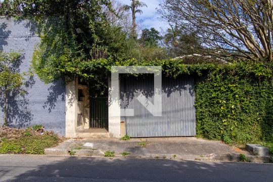 Fachada de casa para alugar com 4 quartos, 800m² em Vila Santo Antonio de Carapicuiba, Cotia