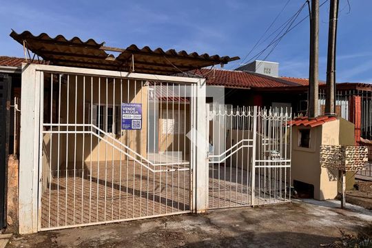 Fachada + Placa de casa para alugar com 2 quartos, 60m² em Santos Dumont, São Leopoldo