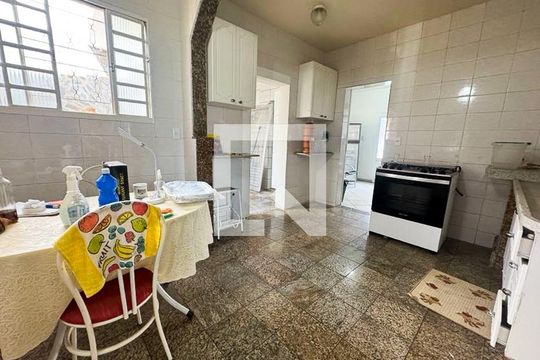 Cozinha de casa à venda com 5 quartos, 360m² em Serrano, Belo Horizonte