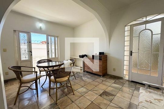 Casa à venda com 5 quartos, 360m² em Serrano, Belo Horizonte