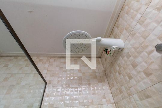 Banheiro de apartamento à venda com 2 quartos, 47m² em Jardim Santa Teresinha, São Paulo