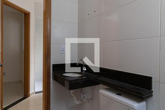 Banheiro de apartamento para alugar com 2 quartos, 40m² em Penha de França, São Paulo