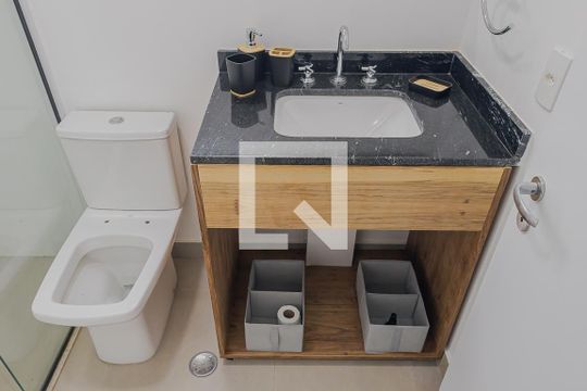 Banheiro de kitnet/studio para alugar com 1 quarto, 37m² em Pinheiros, São Paulo
