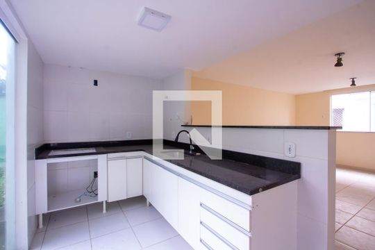 Cozinha de casa de condomínio à venda com 3 quartos, 130m² em Serra Grande, Niterói