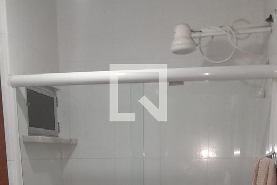 Banheiro de apartamento à venda com 2 quartos, 60m² em Barreto, Niterói