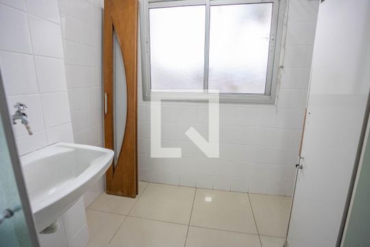 Área de serviço de apartamento para alugar com 2 quartos, 66m² em Centro, Diadema