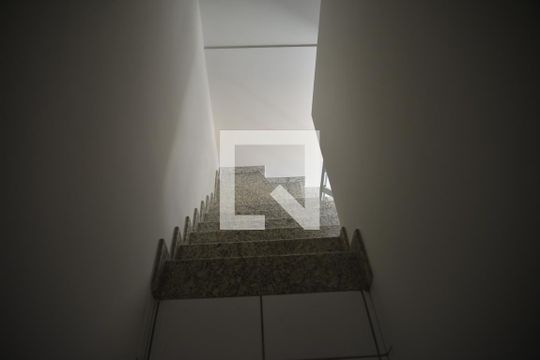 Escada de casa para alugar com 3 quartos, 168m² em Parque das Nações, Santo André