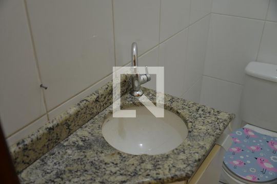 Lavabo de casa para alugar com 3 quartos, 168m² em Parque das Nações, Santo André