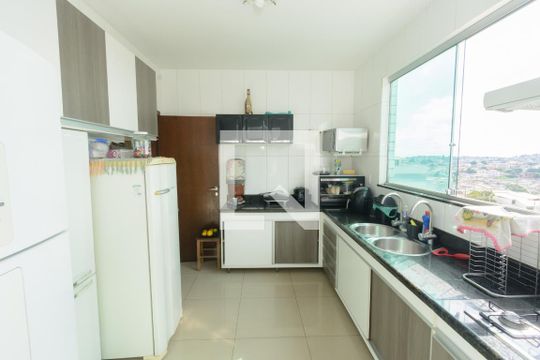 Cozinha de apartamento à venda com 3 quartos, 118m² em Tirol (Barreiro), Contagem
