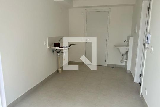 Cozinha de apartamento para alugar com 1 quarto, 28m² em Barra Funda, São Paulo