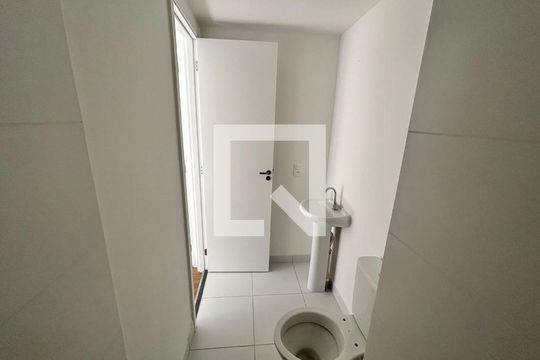 Banheiro de apartamento para alugar com 1 quarto, 28m² em Barra Funda, São Paulo
