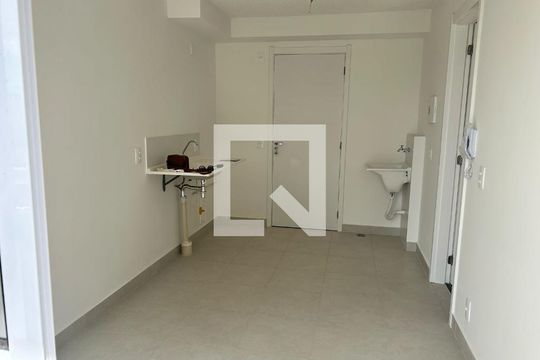 Cozinha de apartamento para alugar com 1 quarto, 28m² em Barra Funda, São Paulo