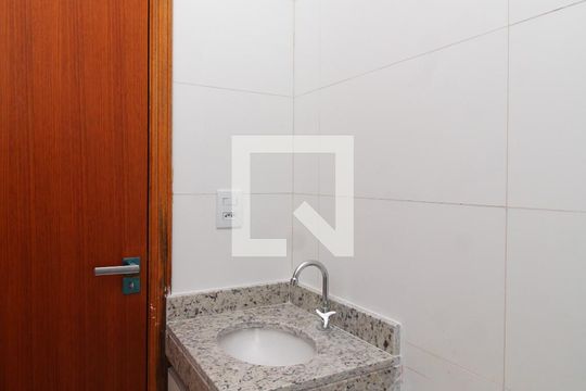 Banheiro de apartamento para alugar com 1 quarto, 42m² em Vila Medeiros, São Paulo
