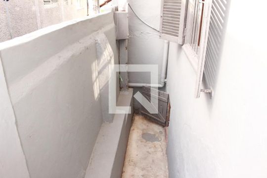 Corredor de casa para alugar com 1 quarto, 72m² em Santa Teresinha, São Paulo