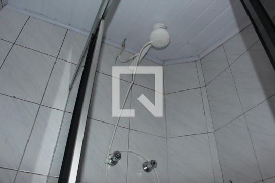 Banheiro de casa para alugar com 1 quarto, 72m² em Santa Teresinha, São Paulo