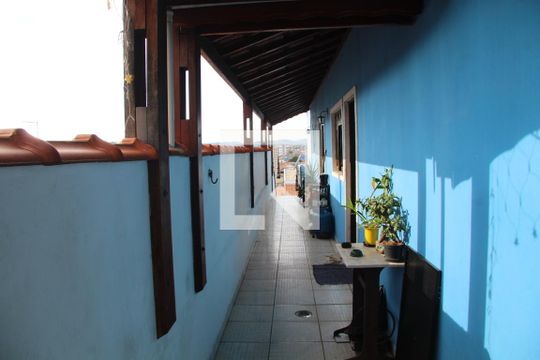 Corredor  de casa à venda com 2 quartos, 125m² em Jardim Santa Cecilia, Guarulhos