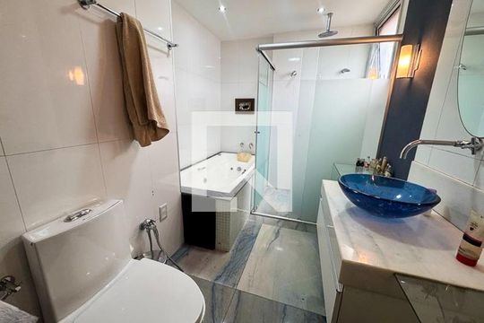 Banheiro da Suíte 1 de apartamento para alugar com 4 quartos, 140m² em Dona Clara, Belo Horizonte