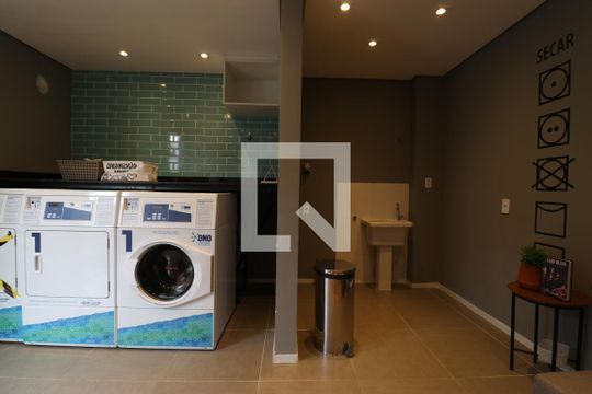 Área comum - Lavanderia de apartamento para alugar com 2 quartos, 34m² em Lapa, São Paulo