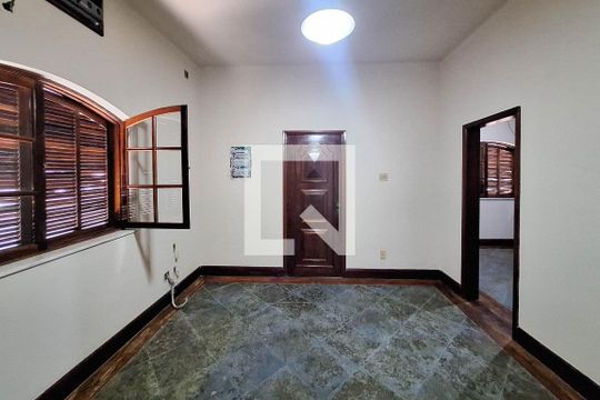 Sala de casa à venda com 3 quartos, 400m² em Fonseca, Niterói