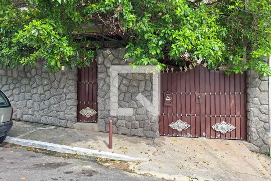 Fachada de casa à venda com 3 quartos, 400m² em Fonseca, Niterói