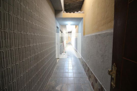 Corredor de casa para alugar com 2 quartos, 125m² em Veloso, Osasco