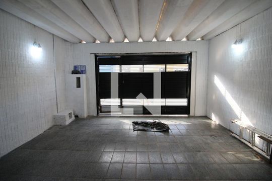 Garagem de casa para alugar com 2 quartos, 125m² em Veloso, Osasco