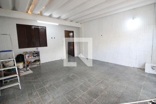 Garagem de casa para alugar com 2 quartos, 125m² em Veloso, Osasco