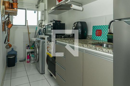 Cozinha e Área de Serviço de apartamento à venda com 2 quartos, 55m² em Humaitá, Porto Alegre
