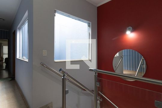 Corredor de casa para alugar com 3 quartos, 107m² em Vila Guilhermina, São Paulo
